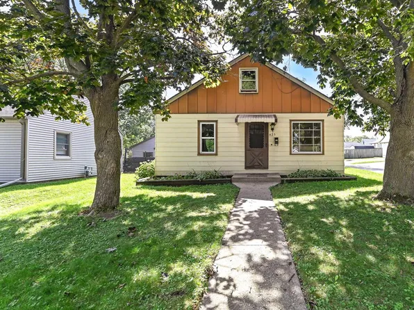 425 Maple AVENUE, Hartford, WI 53027