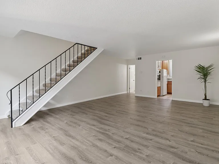La Jollan Townhomes — Photo 15