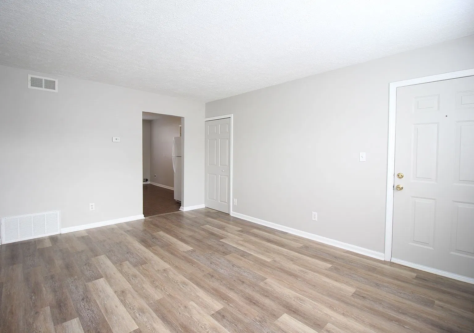 Savannah Terrace 4801 — Photo 2