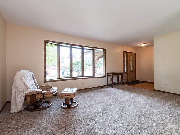 3rd image of 5914 W 90th Pl