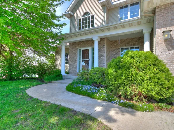 3120 Roxboro Dr, Ames, IA 50010