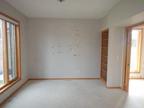 3rd image of 619 Carver Bluffs Pkwy