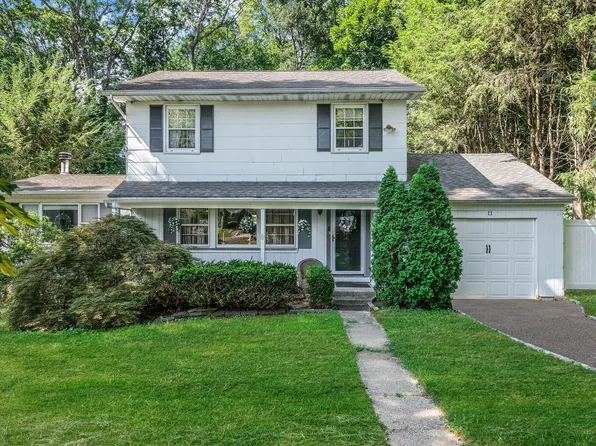 11 Arden Court, Melville, NY 11747