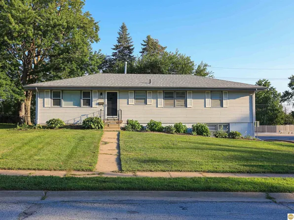 12123 Weir St, Omaha, NE 68137