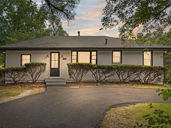 11617 Greenwood Rd, Kansas City, MO 64134