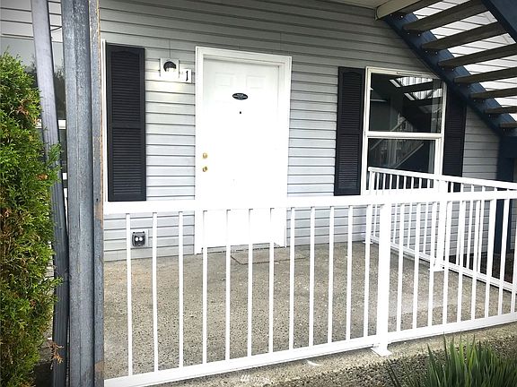3rd image of 1906 Ahlers Ave #1234