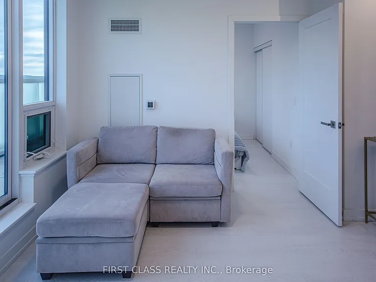 415 Main St W #701 — Photo 10