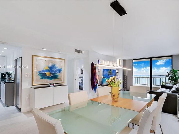 3rd image of 200 SE 15th Rd APT 15C