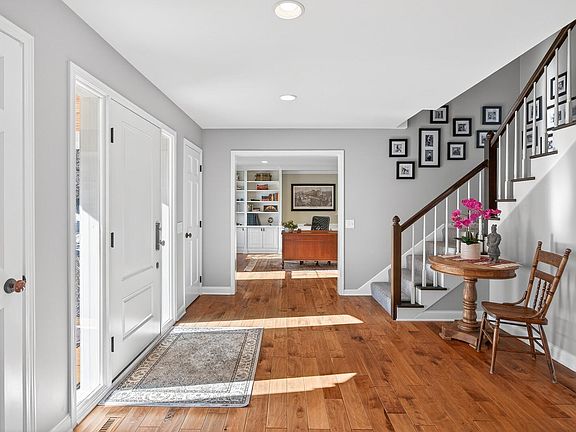 3rd image of 11804 Waterford Rd