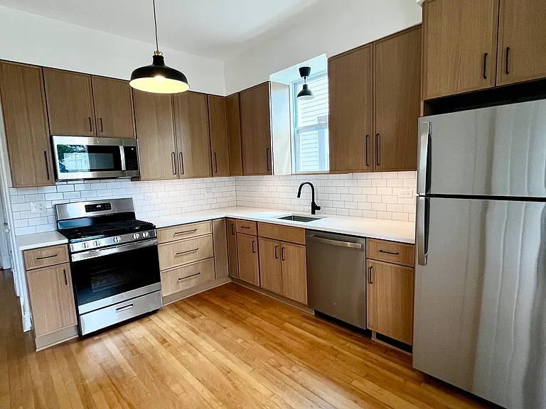 1652 N Avers Ave #1 — Photo 11