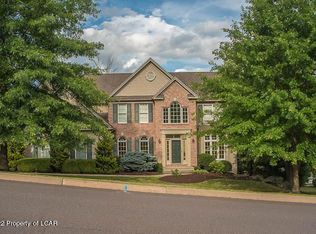 3 Orchard Ln, Dallas, PA 18612