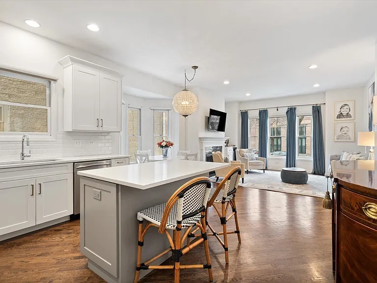 1310 W Fletcher St #1E — Photo 12