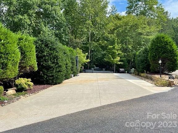 3rd image of 127 Cornell Cir