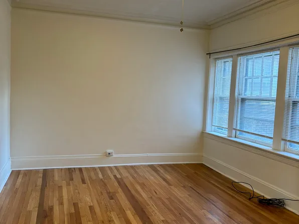 12471 Cedar Rd, Cleveland, OH