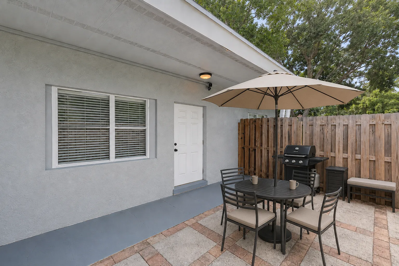 2 bed, 800 sqft, $2,200 — Photo 1