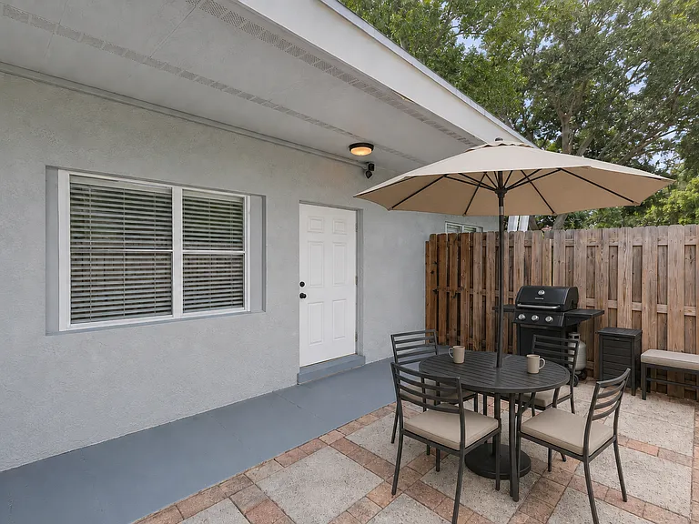1600 Center St #B1 — Photo 1