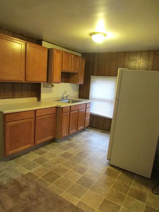 3 bed, 1.0 bath, 1110 sqft, $2,445 — Photo 2