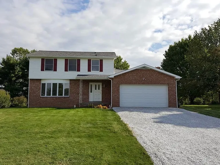 123 Brennburn Ln — Photo 2