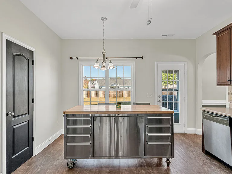 218 Maidstone Dr — Photo 12