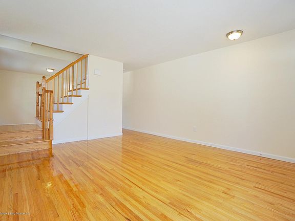 4th image of 3298 Victory Blvd