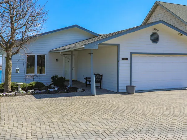 1029 River Rd, Saint Clair, MI 48079