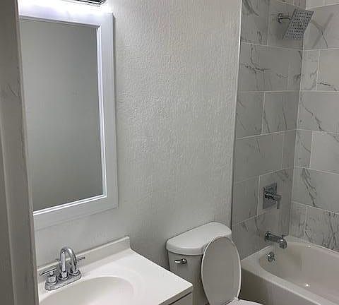 5th image of 2105 W Rose Garden Ln