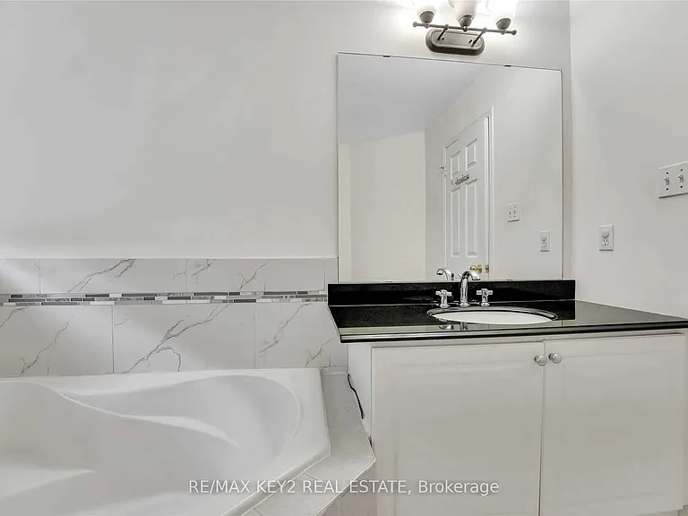 633 Caboto Trl — Photo 24