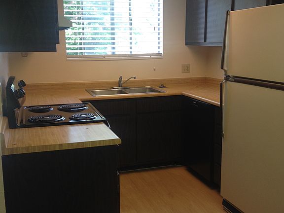 4th image of 1060 E Quail Dr