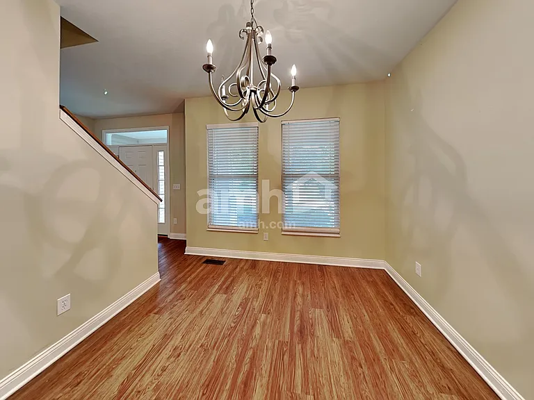270 Huntington Dr — Photo 5