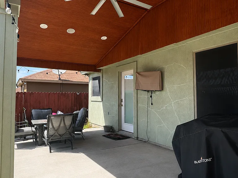 1622 Texoma St — Photo 3