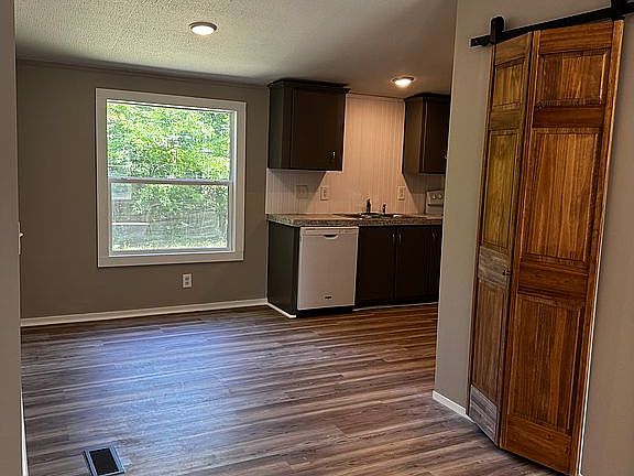 4th image of 317 N Bighorn St
