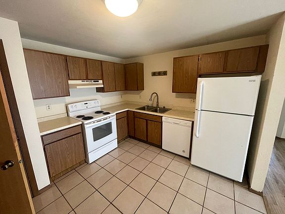 3rd image of 139 Badger Ln #7
