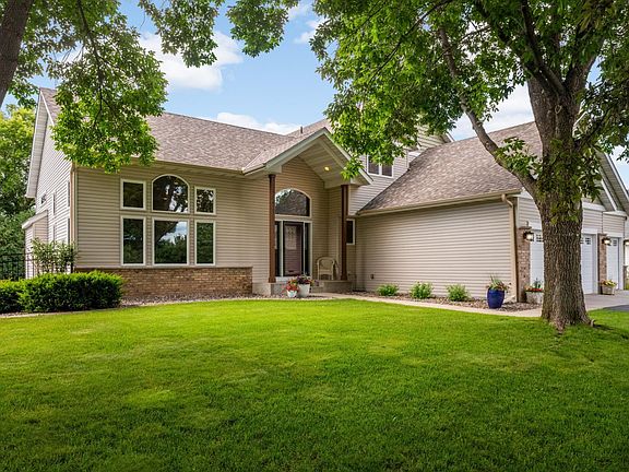 3rd image of 20439 Islandview Cir