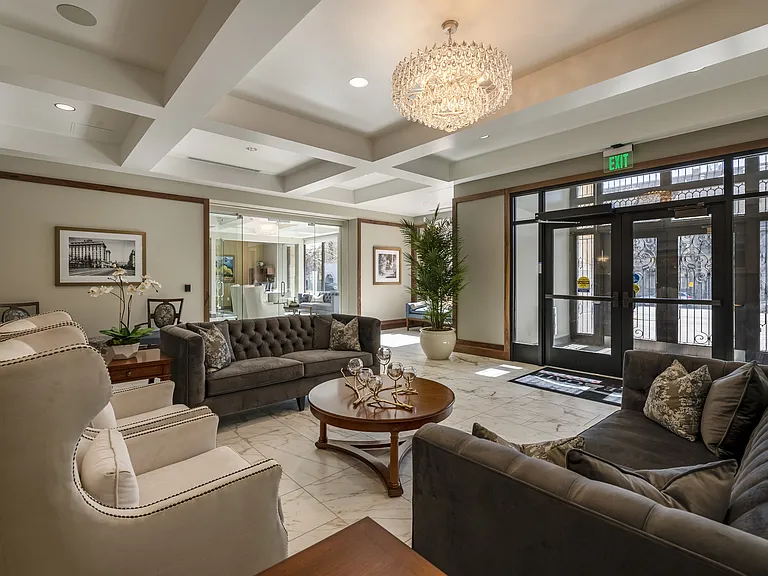 Eagle Gate Apartments — Photo 47