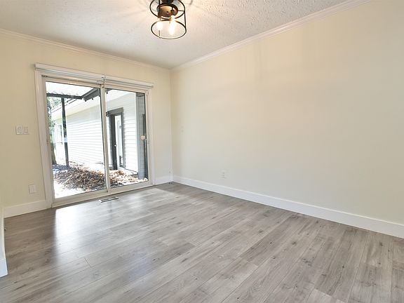 5th image of 20572 43rd Ave