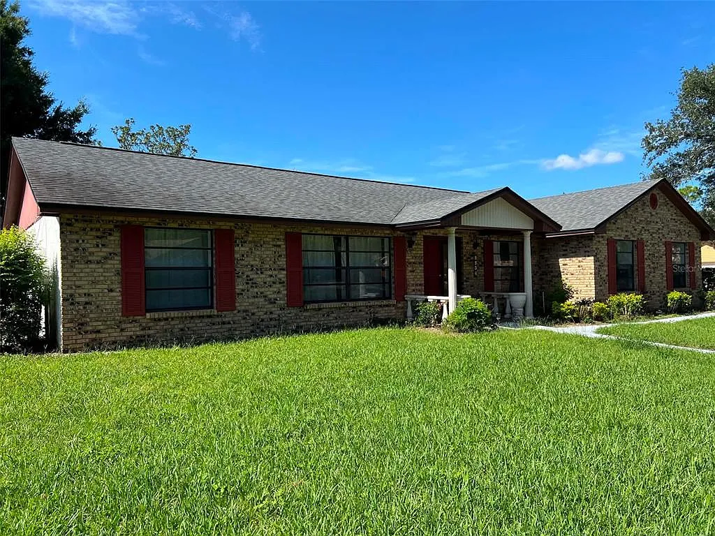 4 bed, 2.0 bath, 1989 sqft, $2,900 — Photo 2
