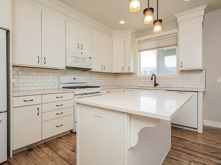 1611 W Parkview Dr — Photo 7
