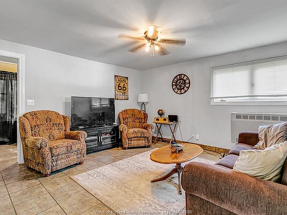 5th image of 3376 Byng Rd