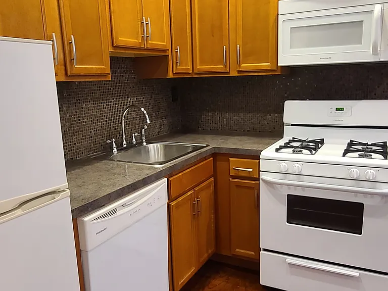 439 S Aiken Ave #10 — Photo 4