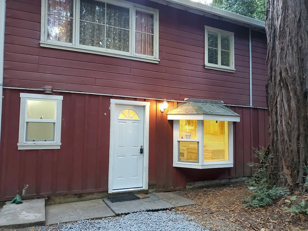 Studio, 230 sqft, $1,500 — Photo 1
