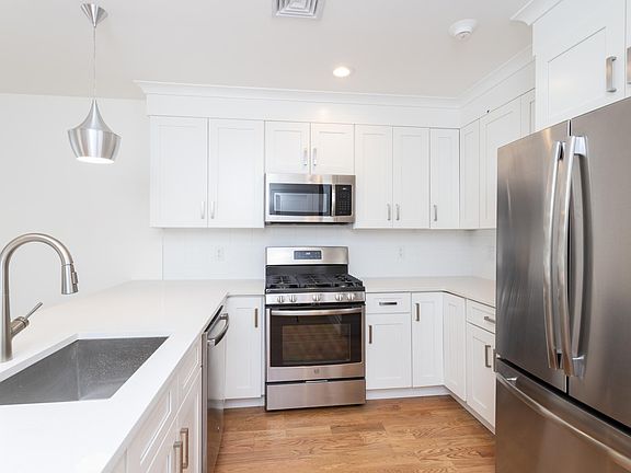 3rd image of 121 Fisher Ave APT 8
