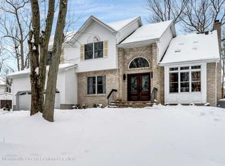 3 Roxbury Ln, Manalapan, NJ 07726