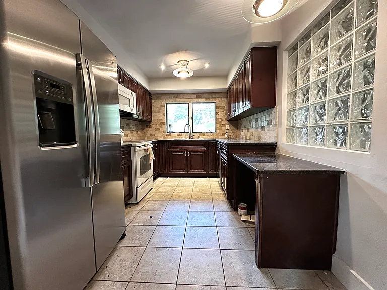 538 N Superior Ave — Photo 15