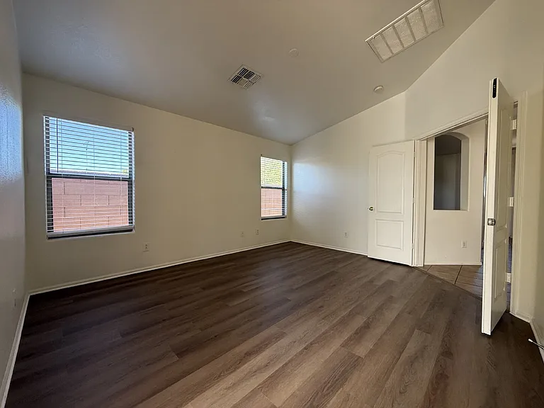 8202 S 47th Ave — Photo 19