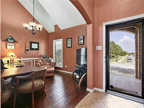 4th image of 11421 Oleander Dr