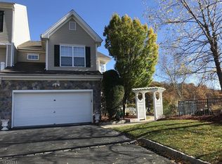 23 Ridge Ct, Pompton Lakes, NJ 07442
