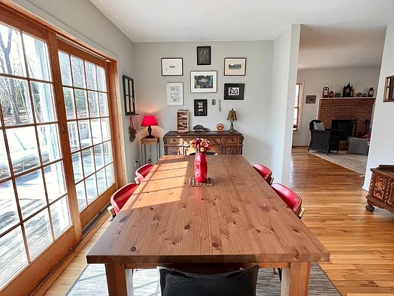 3rd image of 102 Laurel Dr