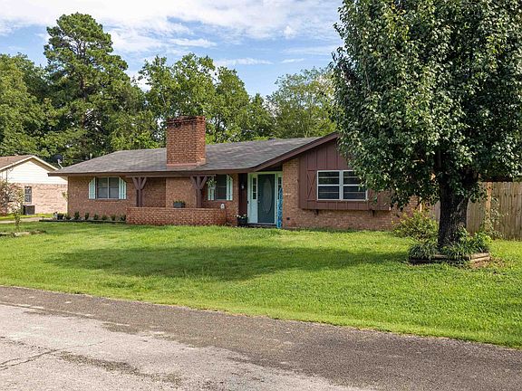 4th image of 302 Clover Ln