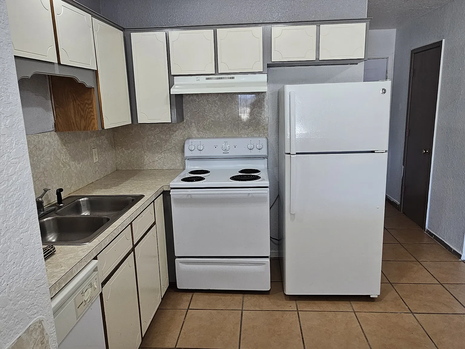 2 bed, 1.5 bath, 1050 sqft, $680 — Photo 3