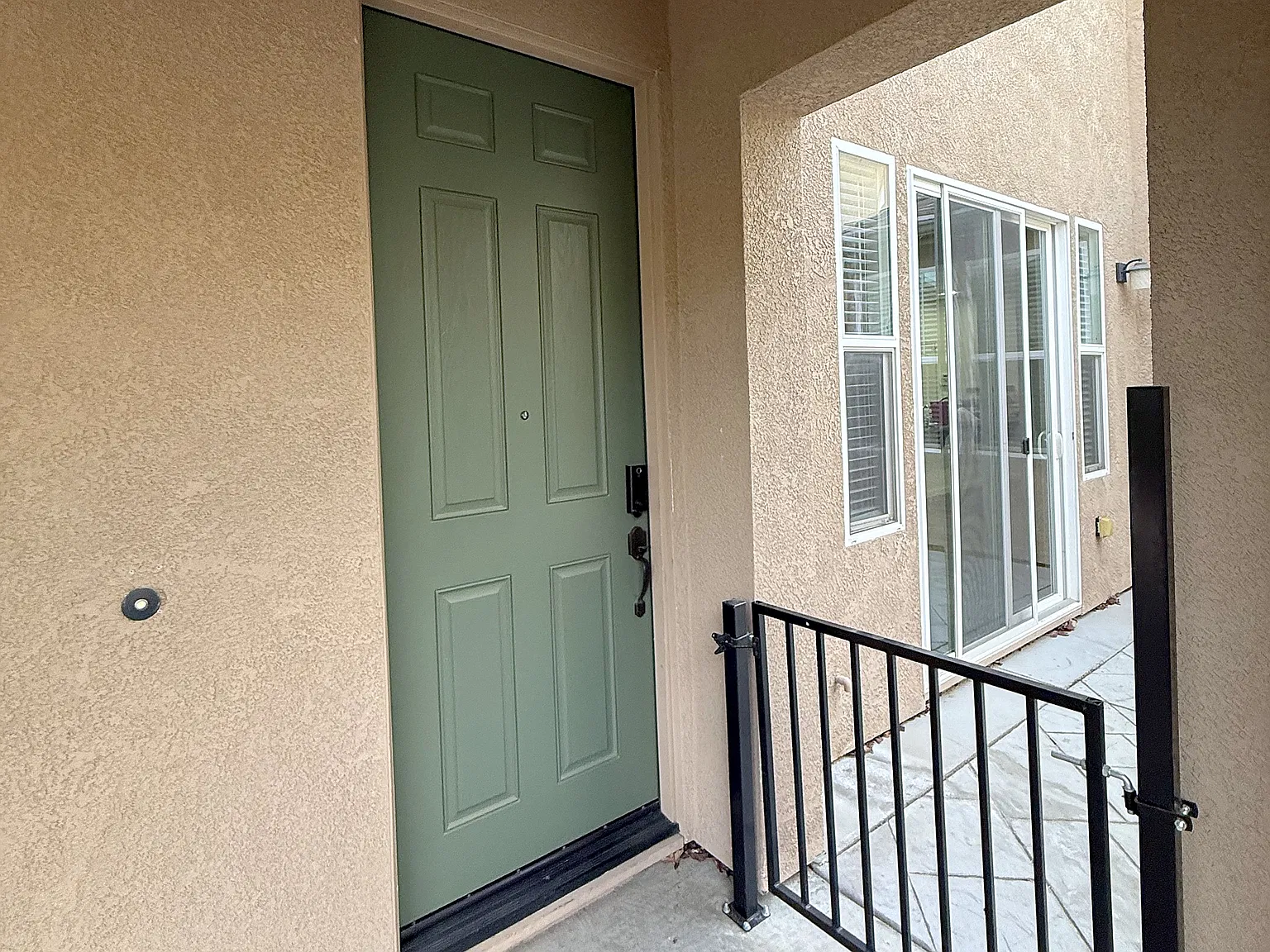 3 bed, 1681 sqft, $2,850 — Photo 2
